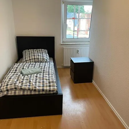 5 Bett Monteurwohnung In Schoenebeck, Republikstrasse 55 *